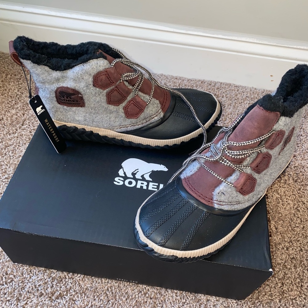 SOREL Waterproof boots BRAND NEW